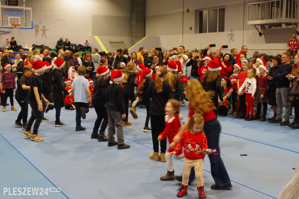 Jarmark Mikołajkowy w pleszewskiej Jedynce