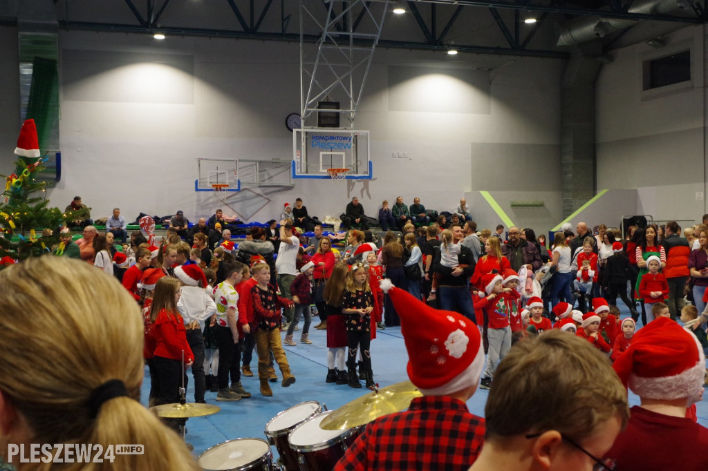 Jarmark Mikołajkowy w pleszewskiej Jedynce