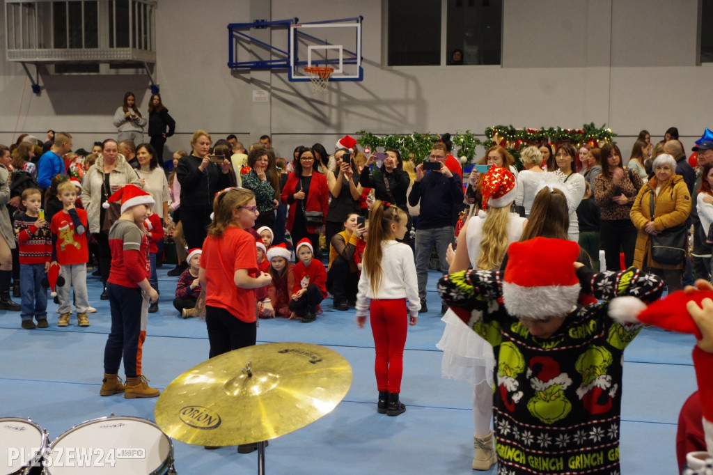 Jarmark Mikołajkowy w pleszewskiej Jedynce