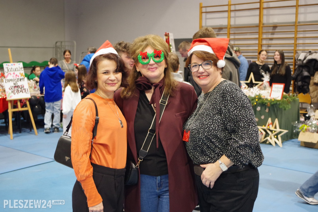 Jarmark Mikołajkowy w pleszewskiej Jedynce