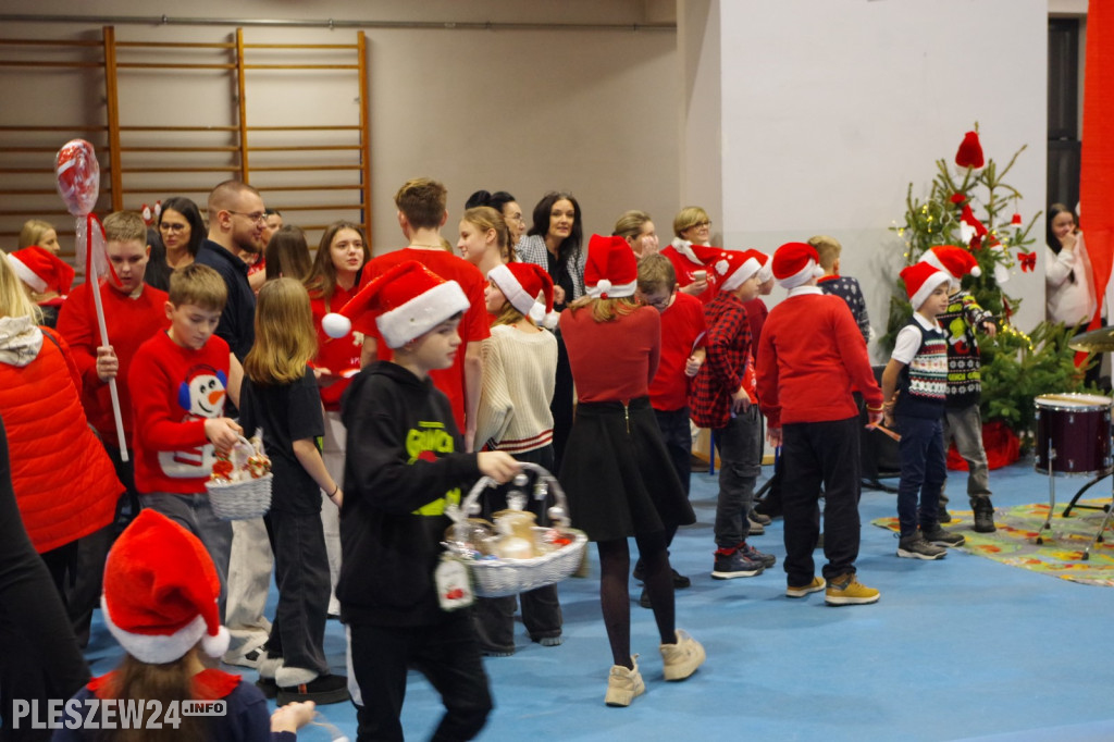 Jarmark Mikołajkowy w pleszewskiej Jedynce