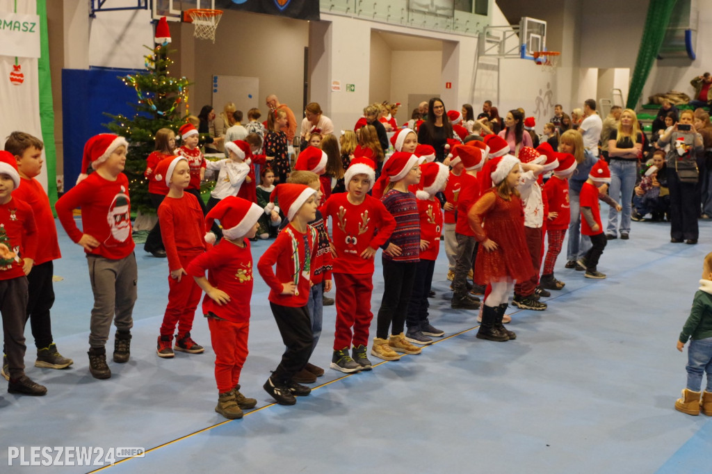 Jarmark Mikołajkowy w pleszewskiej Jedynce