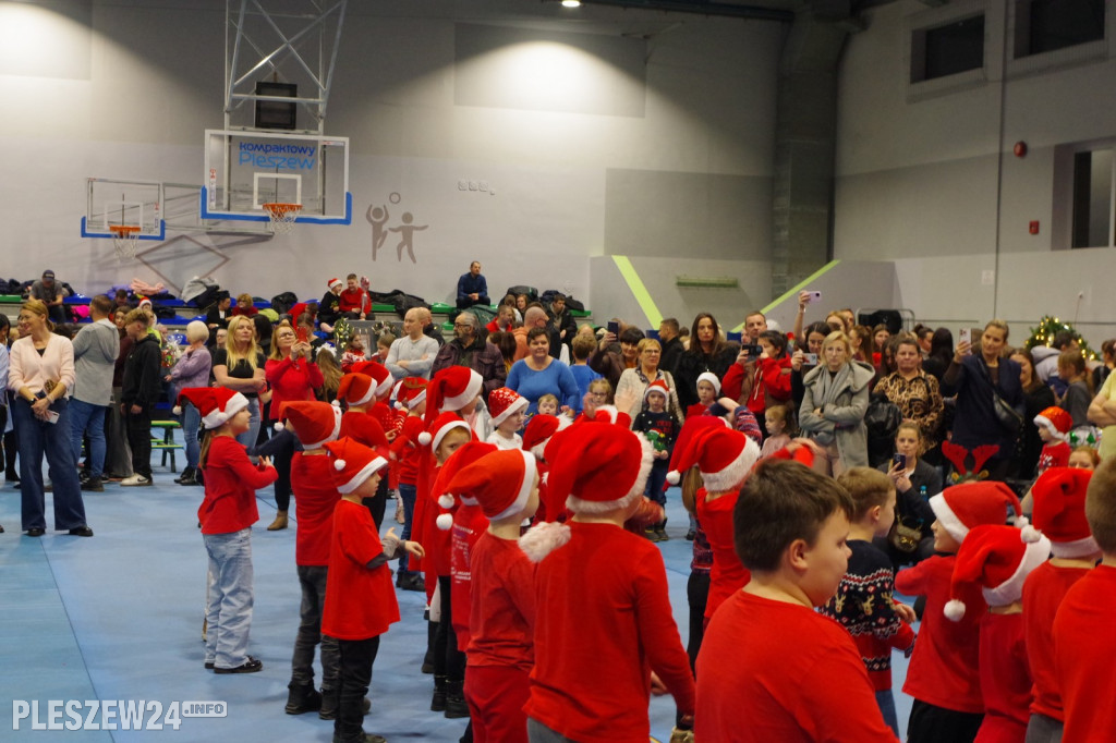 Jarmark Mikołajkowy w pleszewskiej Jedynce