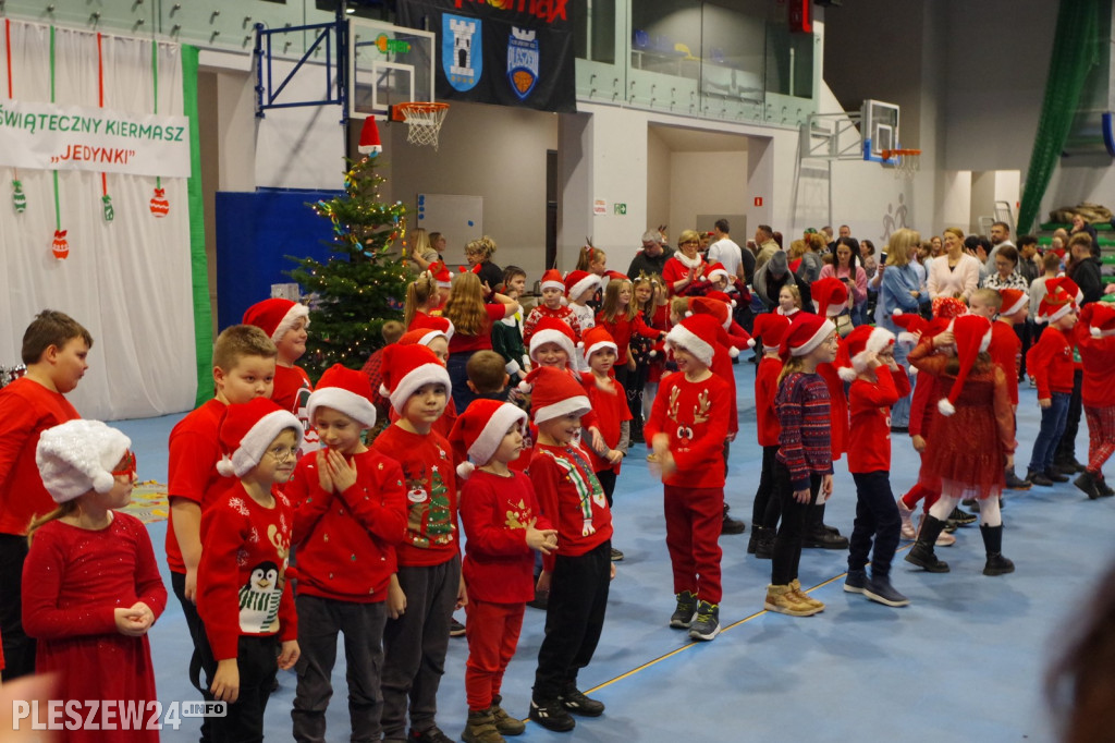 Jarmark Mikołajkowy w pleszewskiej Jedynce