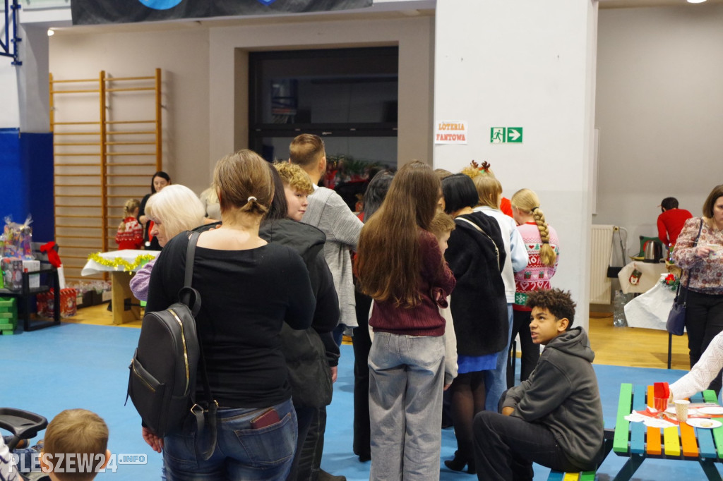 Jarmark Mikołajkowy w pleszewskiej Jedynce