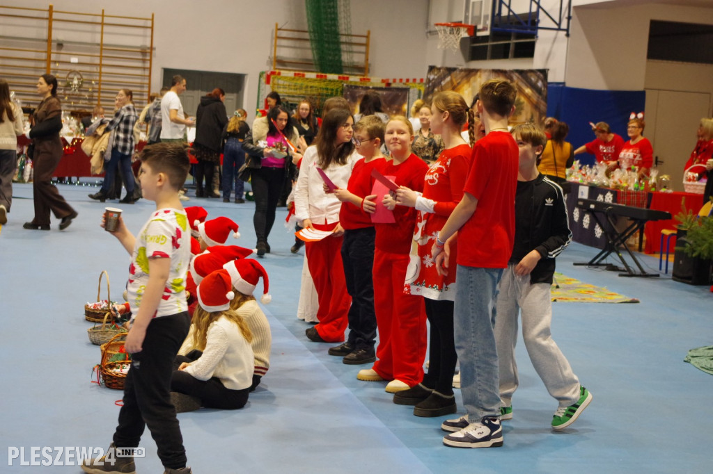 Jarmark Mikołajkowy w pleszewskiej Jedynce
