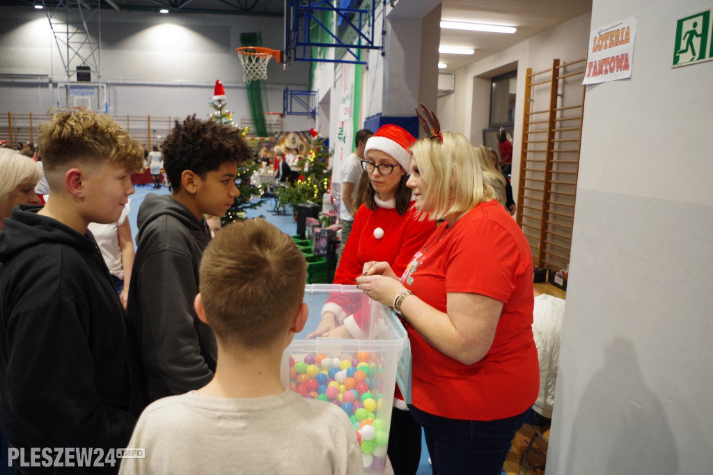 Jarmark Mikołajkowy w pleszewskiej Jedynce