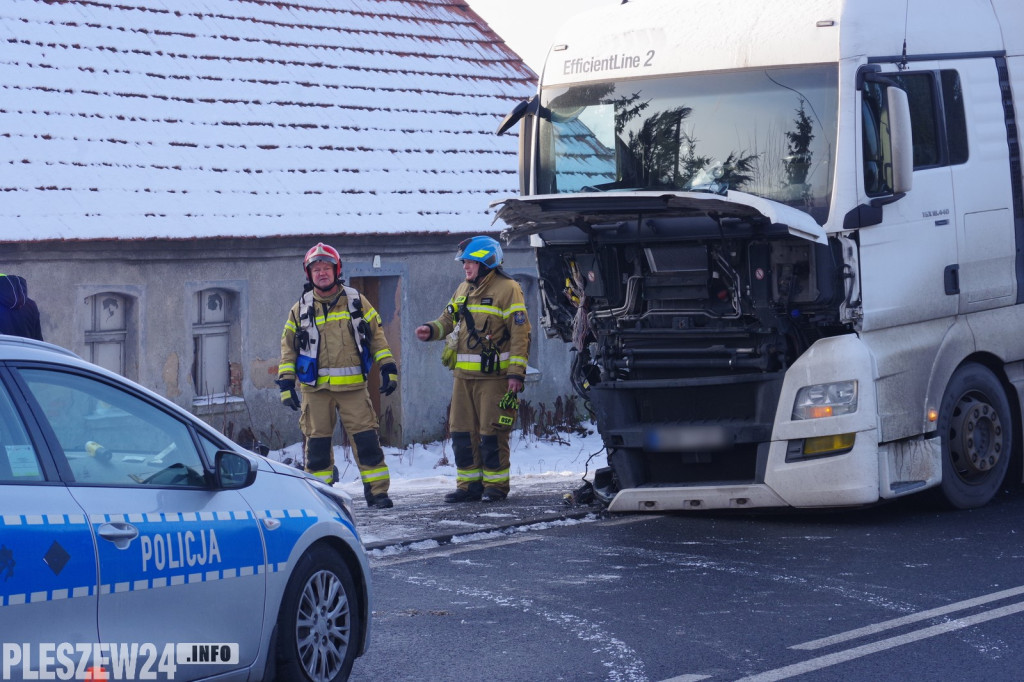 Zderzenie dwóch pojazdów w Piekarzewie