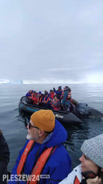 Pleszewianin płynie na Antarktydę