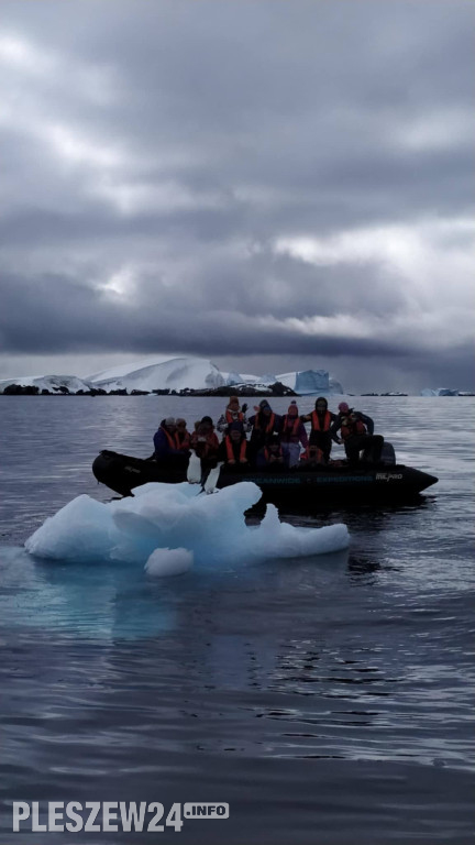 Pleszewianin płynie na Antarktydę