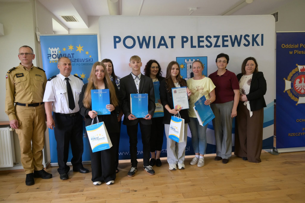 Młodzież zapobiega pożarom - konkurs plastyczny