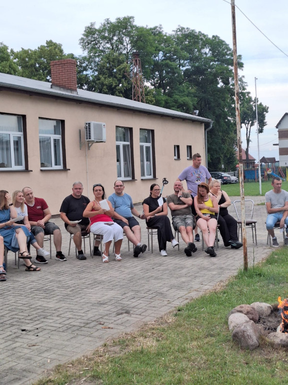 Ognisko z harcerzami w Bronowie