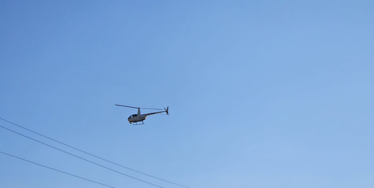 „Tajemniczy”  helikopter nisko nad posesjami w powiecie pleszewskim [wideo]