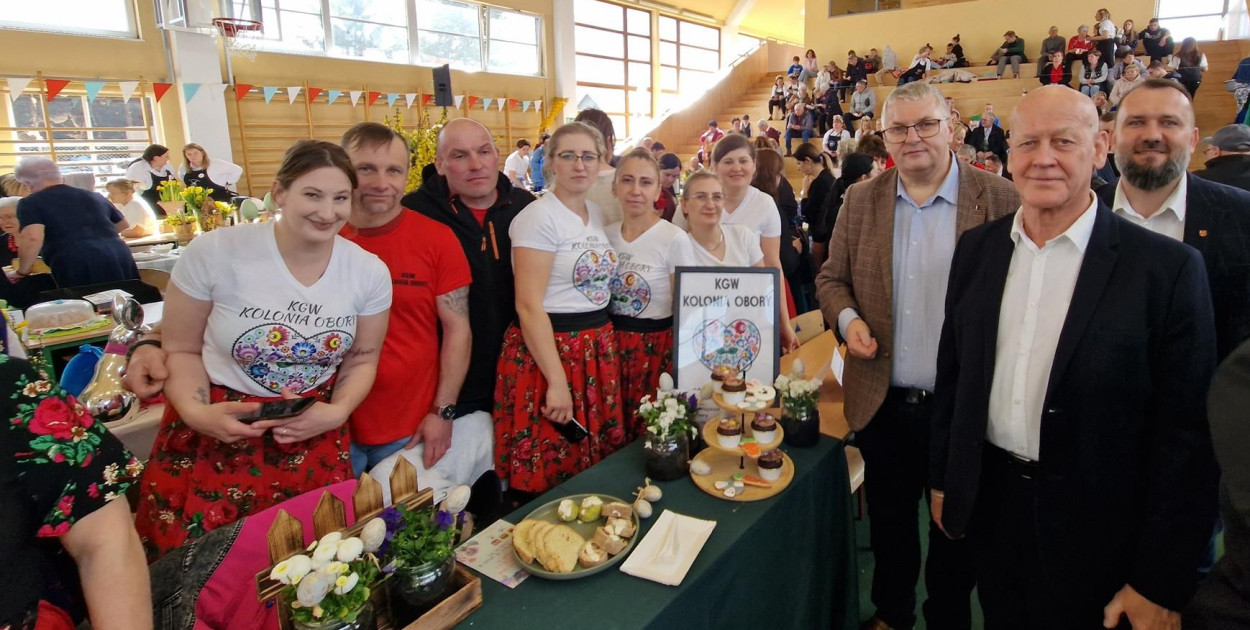 KGW Kolonia Obory z Krzysztofem Grabowskim oraz pozostałymi organizatorami. Fot. UMWW