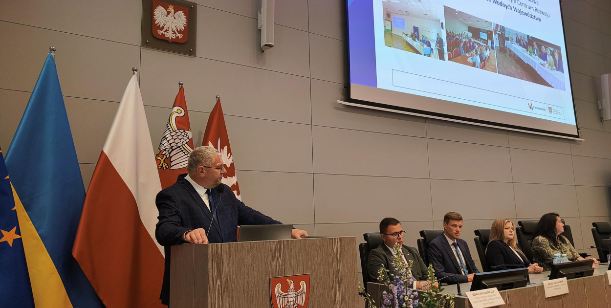 Na zdjęciu Krzysztof Grabowski (na mównicy)