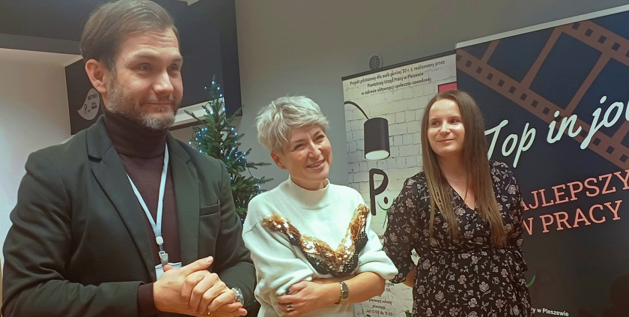 Od lewej: Piotr Janiak,  tutorka Sylwia Wołowicz - Wolińska,  Anna Dąbkiewicz – koordynatorka projektu Punktu dla Ciebie. Fot. I. Kuczyńska
