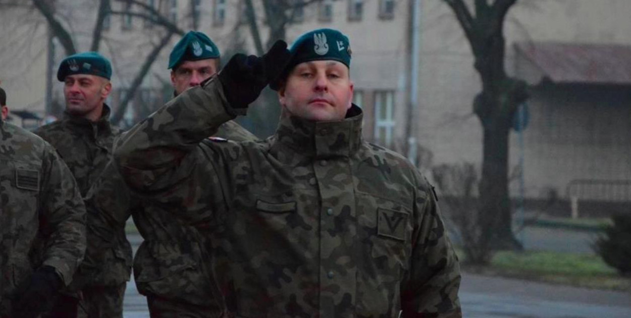 S. Osicki (na pierwszym planie). Fot. Facebook Szkoła Podoficerska Wojsk Lądowych. Zdjęcie pochodzi z 2019 roku.