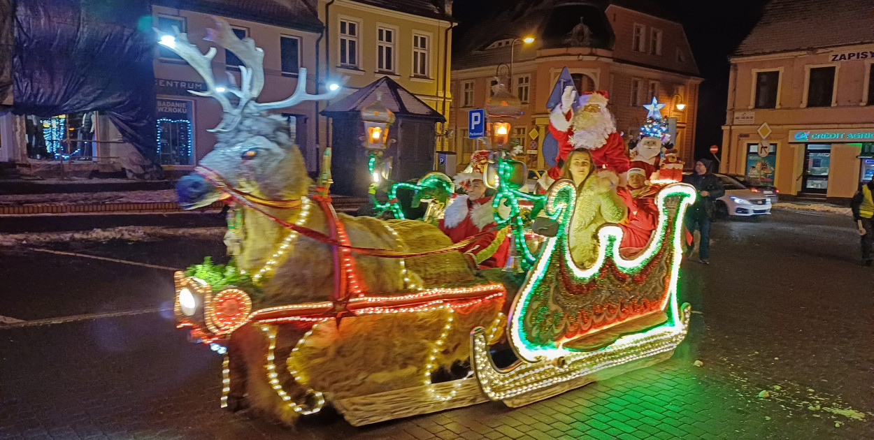 Wjazd sań ze Świętym Mikołajem w ubiegłym roku wypadł bardzo okazale. Fot. Pleszew24.info