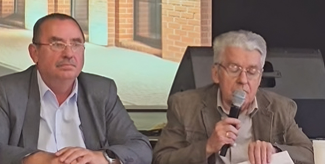 Od lewej: Romuald Szpunt oraz Henryk Kaźmierowski odczytujący wyniki głosowania 25 czerwca. Fot. I Kuczyńska