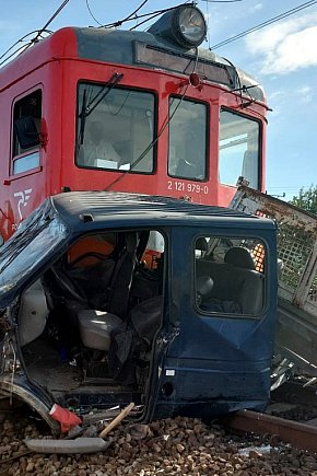 Tragedia k.Kępna. Nie Żyją dwie osoby-1081