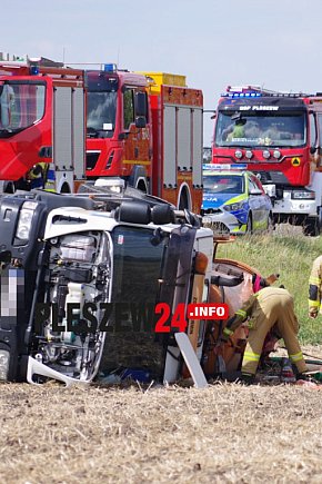 Wypadek samochodu z  nieczystościami w Pleszewie-1598