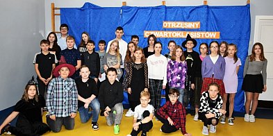 Andrzejkowe wróżby i otrzęsiny w szkole w Kwileniu. Zabawie nie było końca-1444