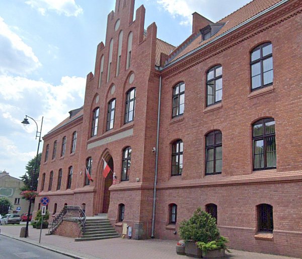 Miał trafić na odwyk, wyskoczył z okna. Tragedia w jednym z sądów-1638