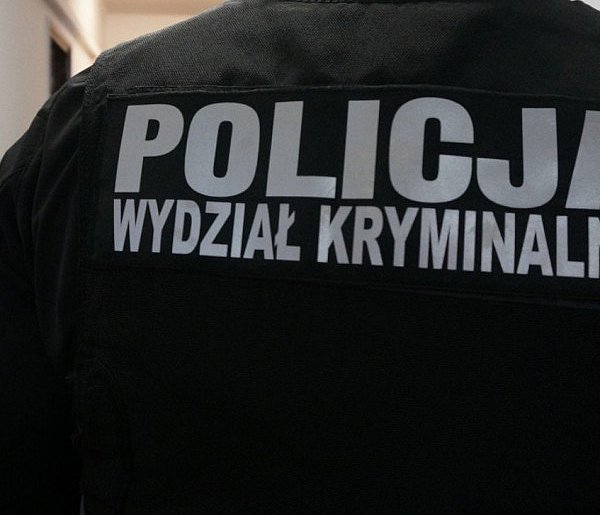 Sukces policjanta kryminalnego z Pleszewa. Nagrodę wręczył sam komendant -6908