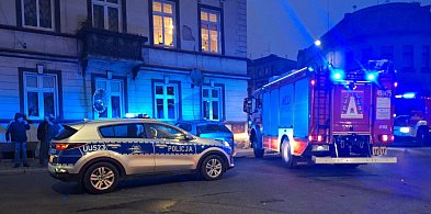 Auto wbite w mur, Kolumbijczyk w rowie i zderzenia. Działo się na drogach-8006