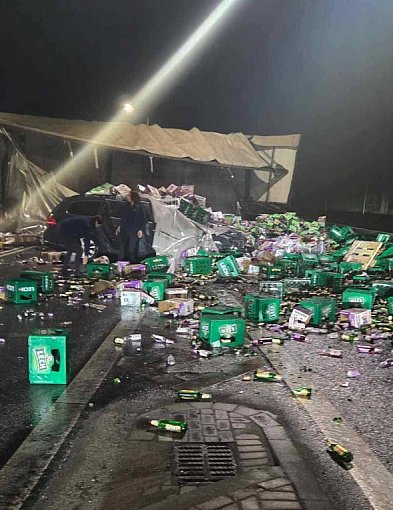 Piwna noc na trasie Jarocin - Pleszew. Jezdnia spłynęła złocistym trunkiem-10922