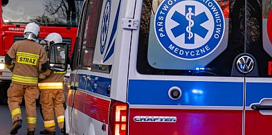 Tak się kończy wyprzedzanie w mieście. Młody kierowca BMW uderzył-11403
