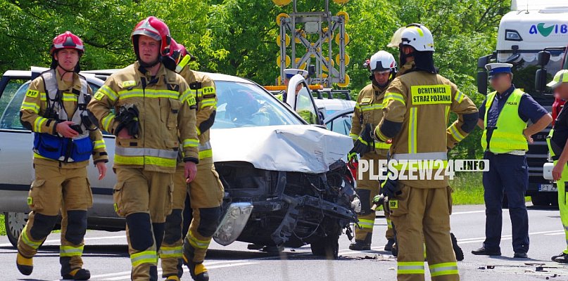 Wypadek w Pleszewie. Sprowadzono na miejsce śmigłowiec LPR [zdjęcia] - 11453