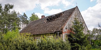 Zawaliła się część dachu na kaplicy w Orlinie Dużej. Czy ktoś się-11528