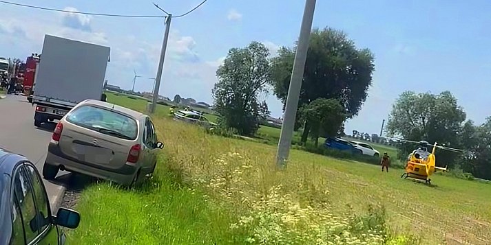 Potrącona rowerzystka jechała wiejską drogą. Lądował śmigłowiec LPR 