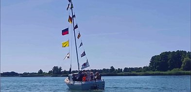 Rodzinny piknik pod żaglami. Niezapomniany dzień nad jeziorem w Gołuchowie-11793