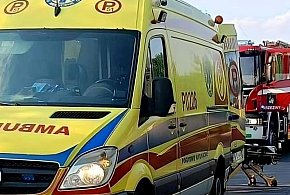 Ciężarówka zderzyła się z autem osobowym. Poszkodowana zabrana przez ZRM-11876