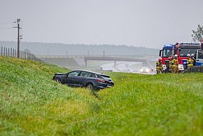 Groźny wypadek na obwodnicy Jarocina. Trzy osoby trafiły do szpitala-12535