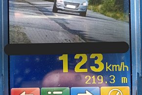 Chciał poszaleć na drodze. Stracił prawo jazdy i zapłaci słony mandat-12560