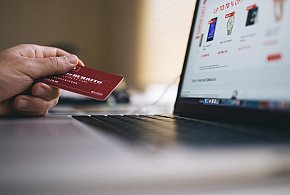 Kliknąłeś? Straciłeś! Nowa fala oszustw. Mieszkańcy powiatu oszukani-12626
