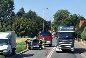 Wypadek na trasie Pleszew – Jarocin. Jedna osoba w szpitalu, zerwana linia-12805