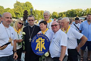 Pielgrzymi z Pleszewa pieszo i na rowerach dotarli na Jasną Górę-12807