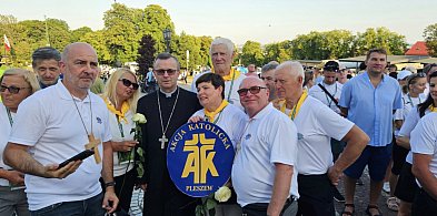 Pielgrzymi z Pleszewa pieszo i na rowerach dotarli na Jasną Górę-12807
