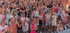 Skandal na dożynkach? Śpiewał o rozkładaniu nóg