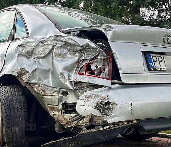 Dzwon na krajówce z udziałem aut na pleszewskich i jarocińskich blachach -13093