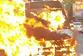 Kłęby ognia i dymu w Pleszewie! Płonący autobus PPL zablokował ruch-13539
