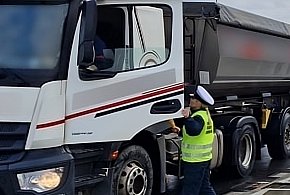 Ciężarówką bez uprawnień.  Zatrzymany k. Gizałek, stanie przed sądem-13610
