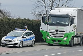 Pleszewianin wpadł w ciężarówce mercedesa. Odpowie przed sądem-13851