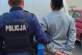 26-letni obywatel Kolumbii zatrzymany za groźby i próbę ataku nożem-15156