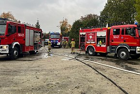 Dym nad Zawidowicami. Kilka zastępów straży na miejscu