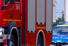 Osobówka zderzyła się z koparką na trasie Pleszew - Grab w gminie Czermin